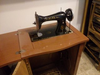 Máquina de coser antigua ALFA