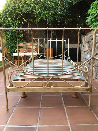 Cama forja estilo romántico blanco viejo