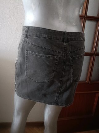 Minifalda vaquera gris bordada