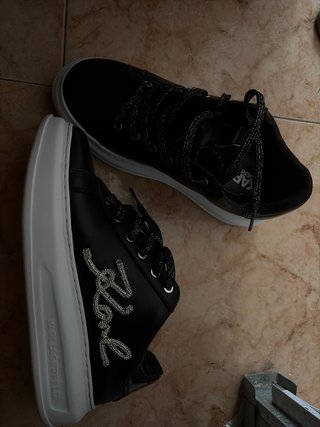 Zapatillas Karl Lagerfeld Negras y Plateadas