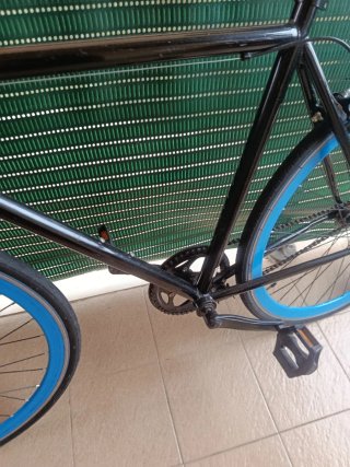 Bicicleta Fixie Negra Ruedas Azules