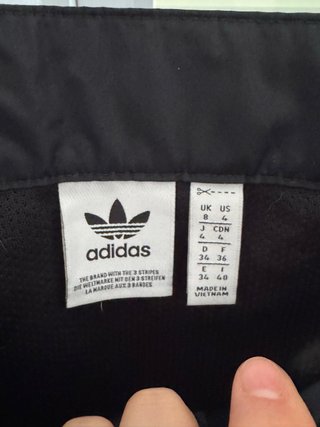 Falda Adidas Negra con Rayas Blancas