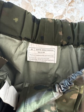 Traje de tormenta militar ejército