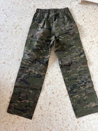Traje de tormenta militar ejército