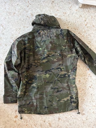 Traje de tormenta militar ejército