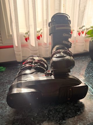Botas de esquí Wedze negras y rojas