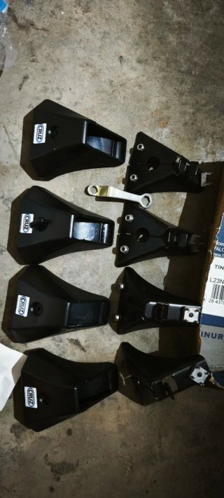 Barras Cruz AX 108