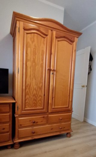 Armario de madera