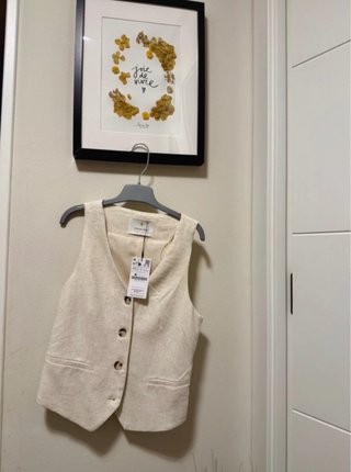Chaleco Stradivarius Beige Talla XS con etiqueta