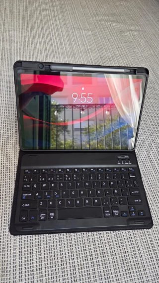 Tablet Lenovo completa con funda y accesorios