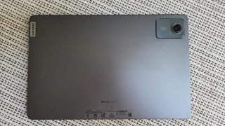 Tablet Lenovo completa con funda y accesorios