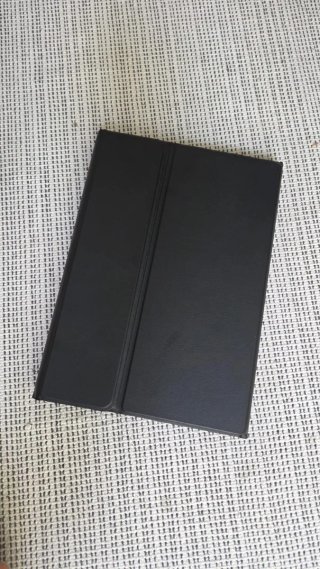 Tablet Lenovo completa con funda y accesorios