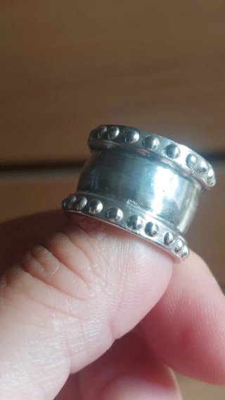 Majestuoso anillo