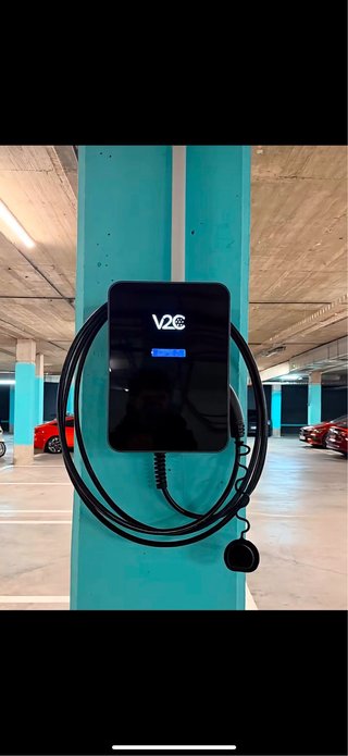 Instalador de puntos de recarga para vehículos.