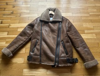 Chaqueta Stradivarius polar marrón Talla s