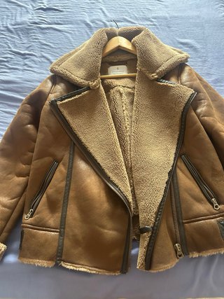 Chaqueta Stradivarius polar marrón Talla s