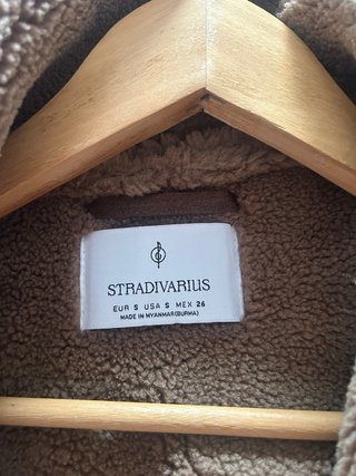 Chaqueta Stradivarius polar marrón Talla s