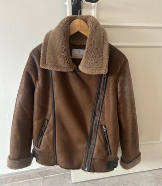 Chaqueta Stradivarius polar marrón Talla s