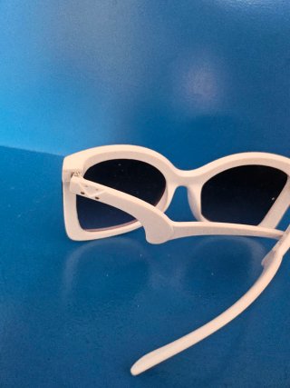 Gafas de sol blancas retro