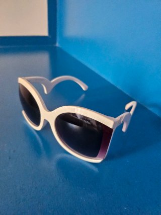 Gafas de sol blancas retro