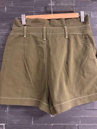Pantalón corto verde militar