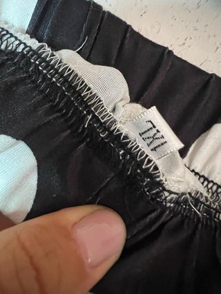 Pantaloncini neri a pois bianchi