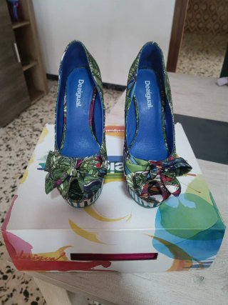 Zapatos Desigual Tacon Estampado Flores