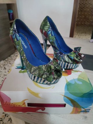 Zapatos Desigual Tacon Estampado Flores