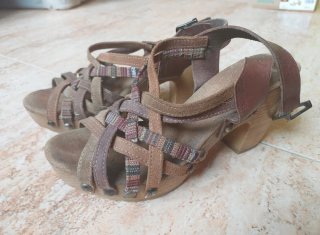 Sandalias de tacón de madera multicolor