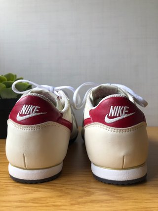 Zapatillas Nike Womens Teack Racer Beige y Rojo