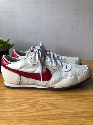 Zapatillas Nike Womens Teack Racer Beige y Rojo
