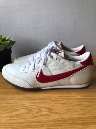 Zapatillas Nike Womens Teack Racer Beige y Rojo