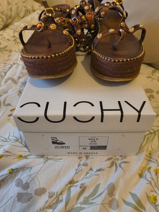 Sandalias Cuchy plataforma marrón talla 40