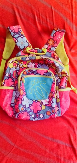 Mochila con estampado floral