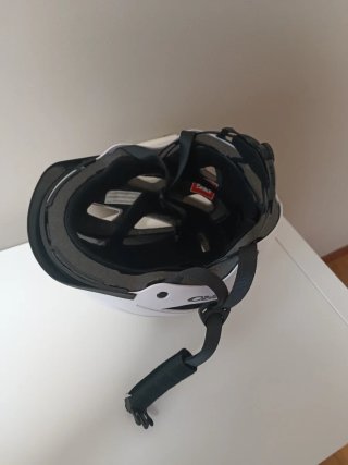 Casco de bici blanco con luz LED trasera