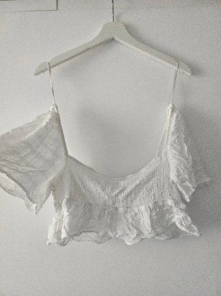 Top Pull&Bear crochet volantes blanco T.M
