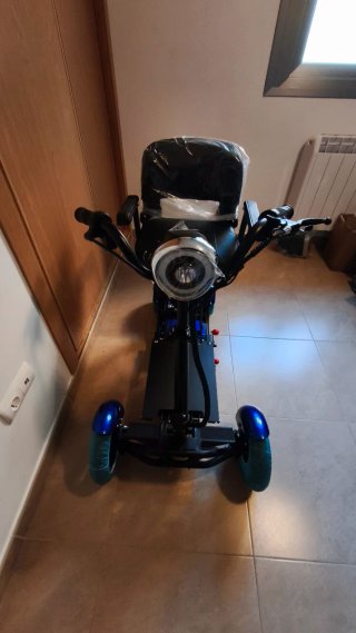 Scooter Eléctrico 4 Ruedas Azul