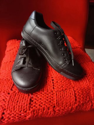 Zapatillas negras con cordones
