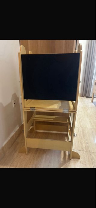 Torre de aprendizaje infantil león