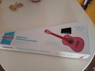 Guitarra infantil y funda nueva