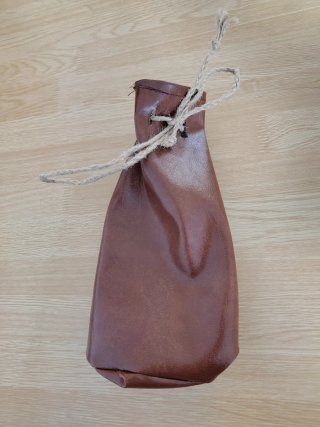 Bolso medieval cuero falso marrón casero