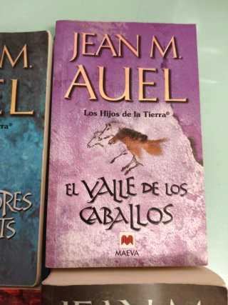 Cuatro libros Clan Oso Cavernario. Tapa blanda.