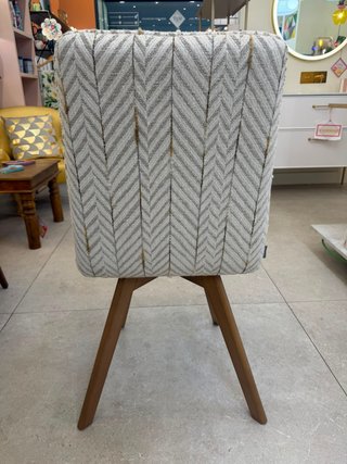 Silla tapizada madera beige