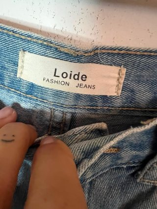 Shorts jeans strappati vita alta