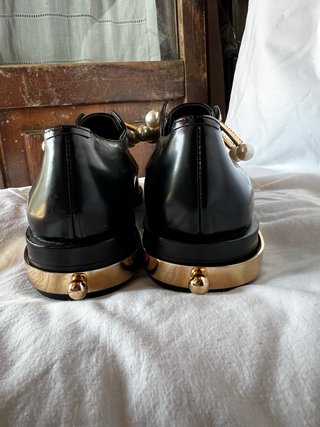 Scarpe nere con perle e tacco dorato R&L Firenze