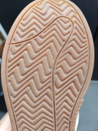Zapatillas Adidas Negras y Blancas