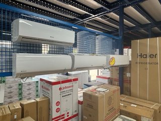 Instalación y limpieza de aires , servicios .