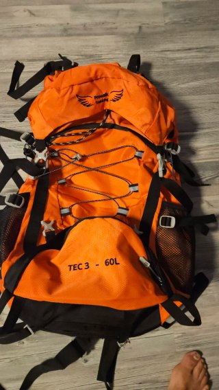 Mochila de Montaña Naranja y Negra
