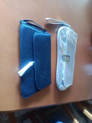 Bolso de mano plateado