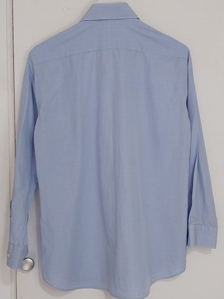 Camisa Mirto azul claro con detalles rosa, talla M